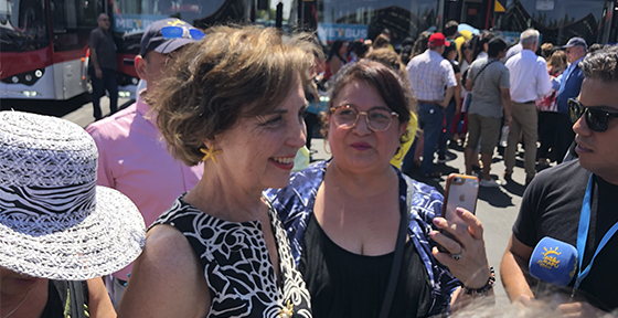 Ministra Hutt compartiendo con vecinos de Maipú
