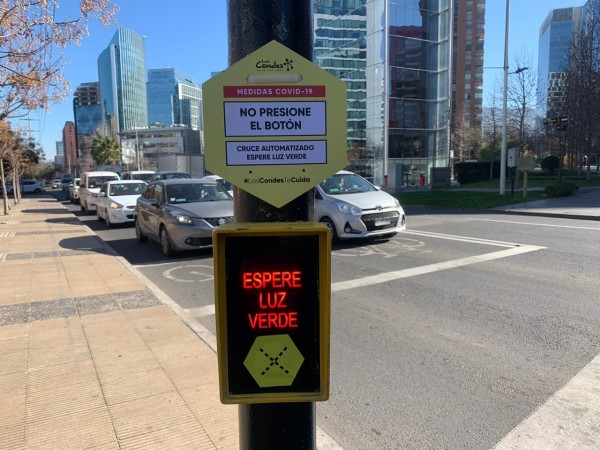 Botoneras de cruces con avisos de no usar