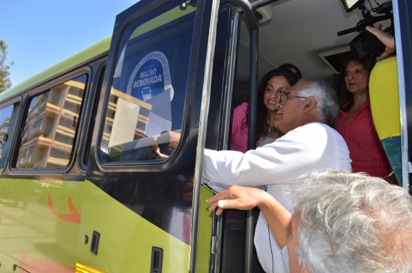 En plaza Los Héroes de Rancagua Intendenta encabeza entrega Programa Renueva Tu Micro 